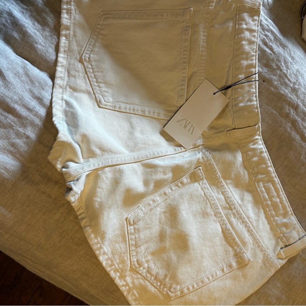 NWT ZARA- White Jean Shorts - Picture 4 of 4